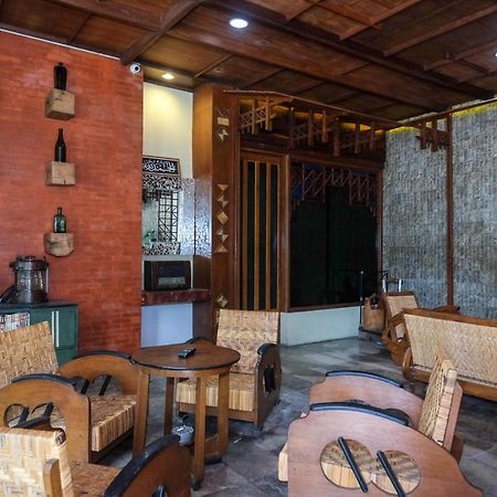 OYO 3778 Hotel Wisnugraha Syariah Yogyakarta Bagian luar foto