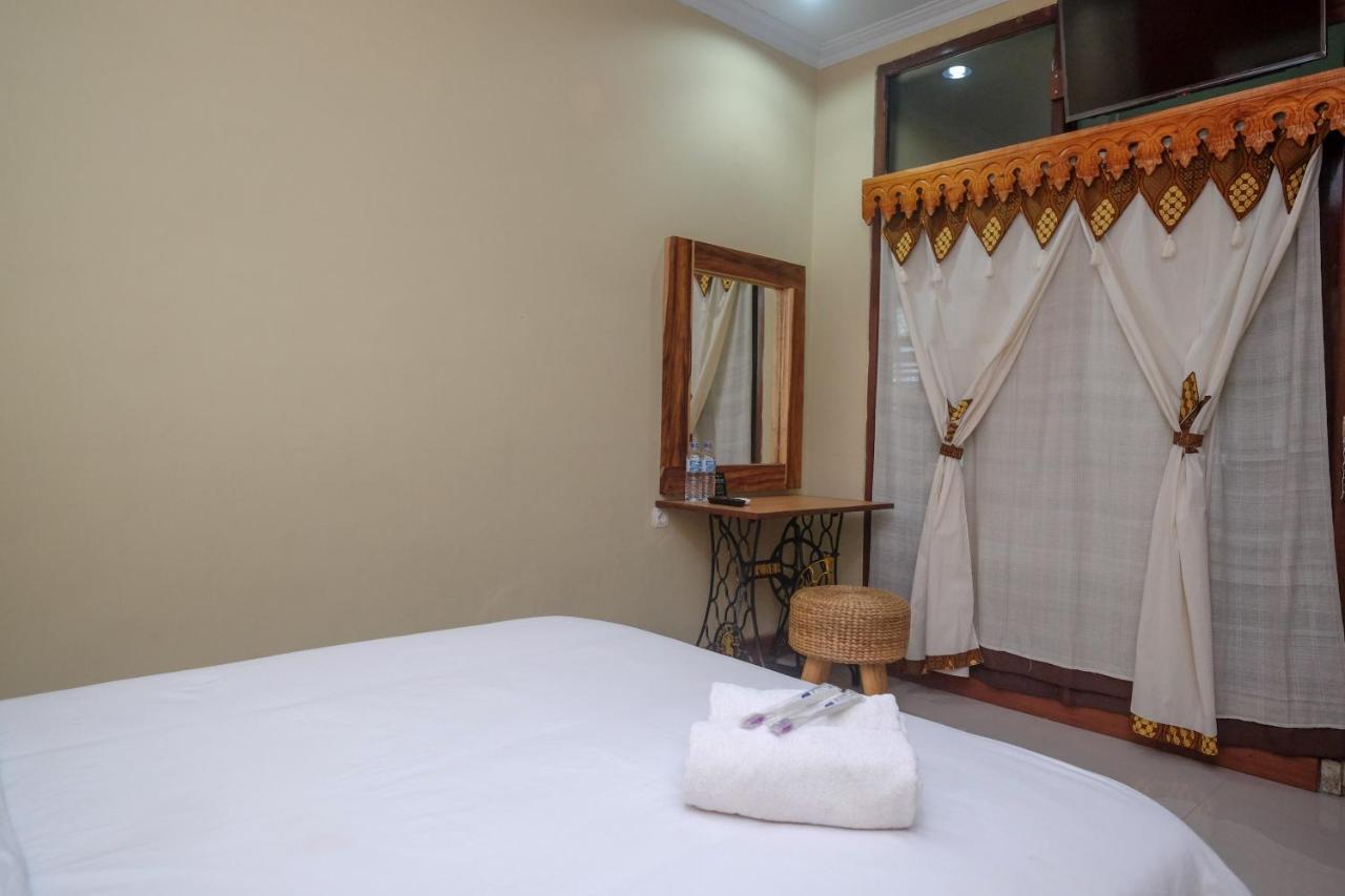 OYO 3778 Hotel Wisnugraha Syariah Yogyakarta Bagian luar foto