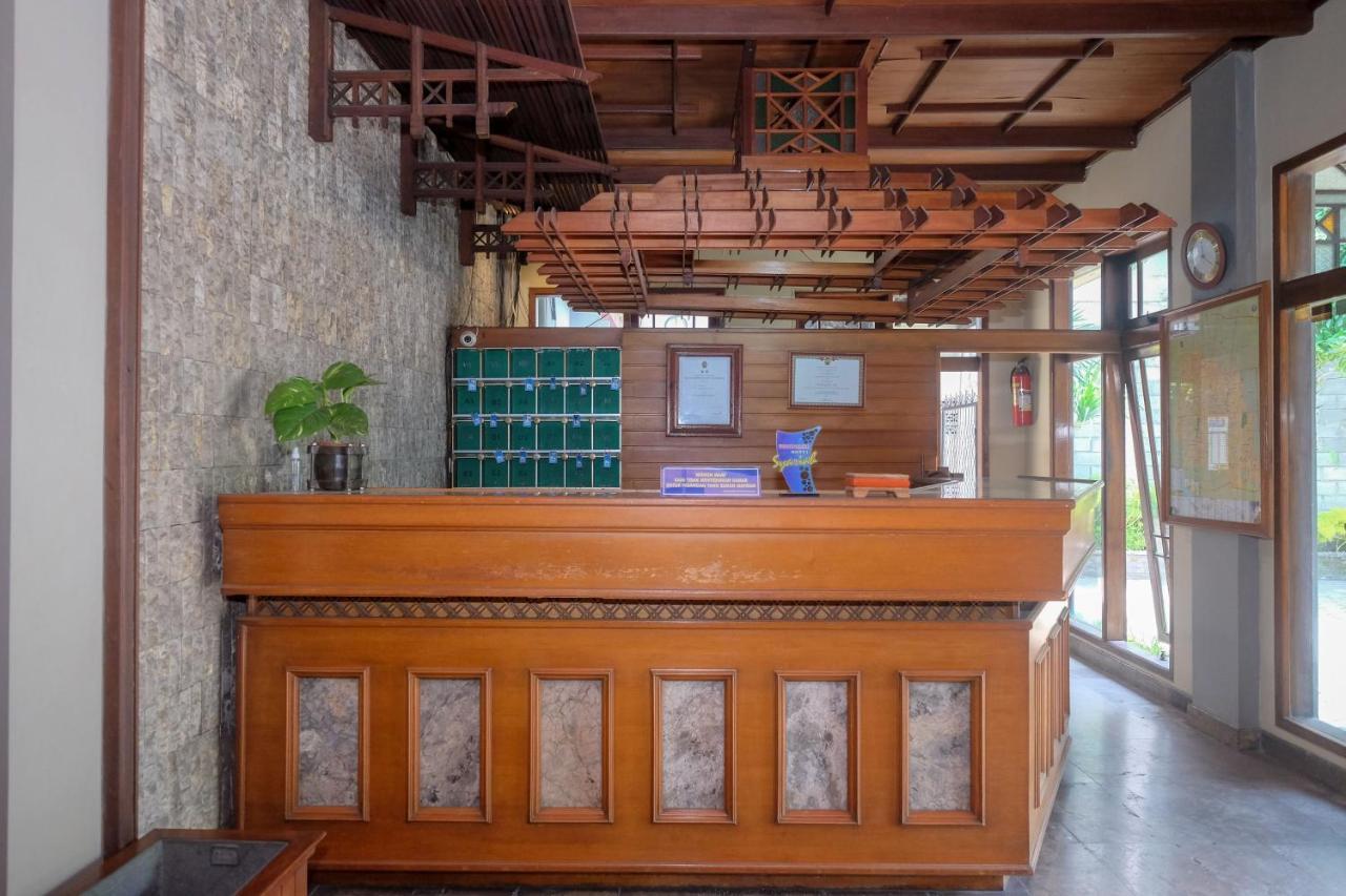 OYO 3778 Hotel Wisnugraha Syariah Yogyakarta Bagian luar foto