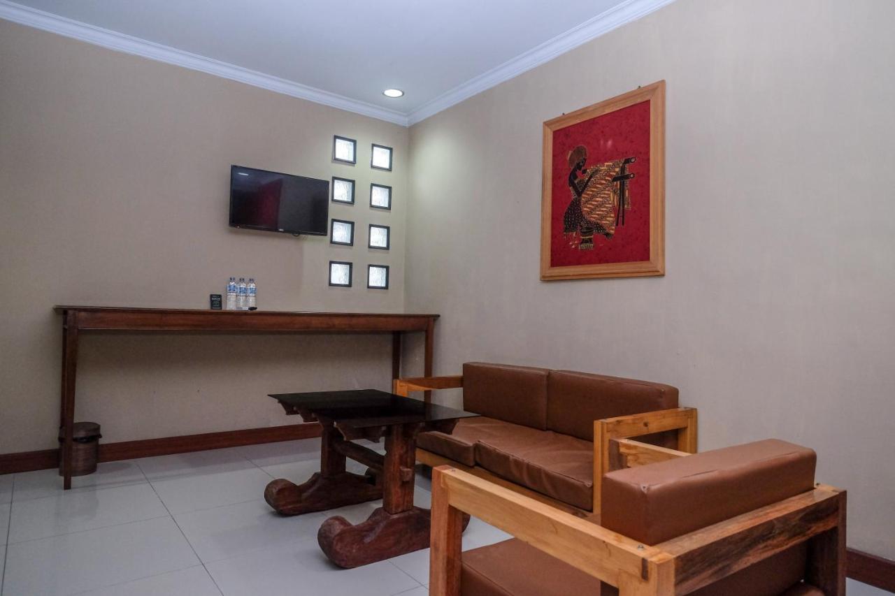 OYO 3778 Hotel Wisnugraha Syariah Yogyakarta Bagian luar foto