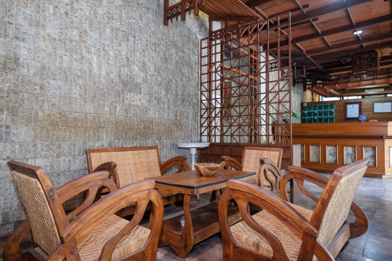 OYO 3778 Hotel Wisnugraha Syariah Yogyakarta Bagian luar foto