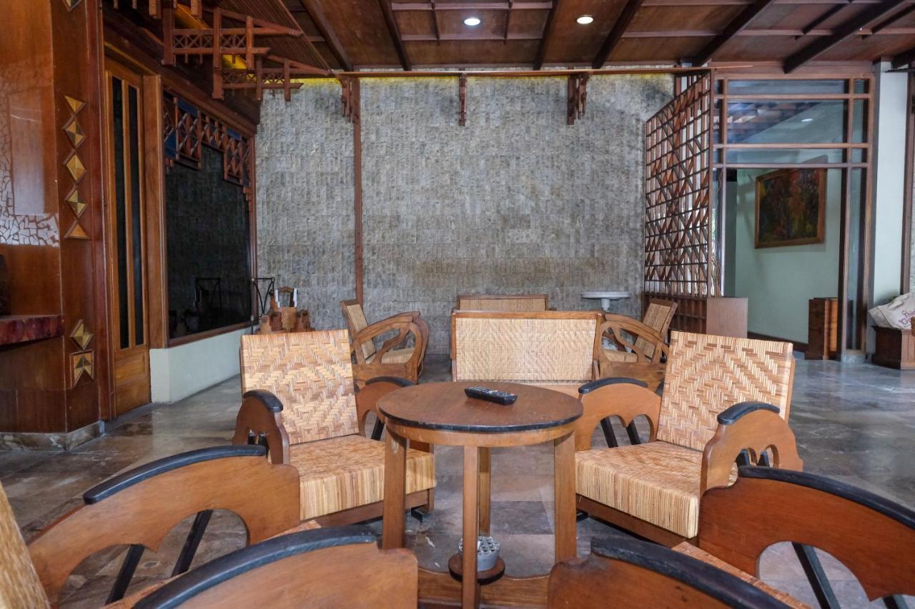 OYO 3778 Hotel Wisnugraha Syariah Yogyakarta Bagian luar foto